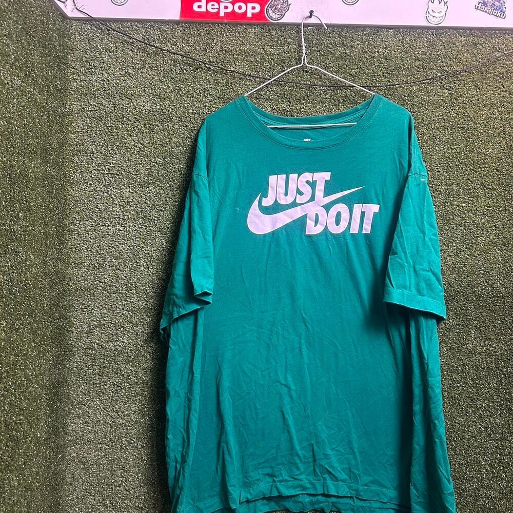 Nike Men's Green and Blue T-shirt